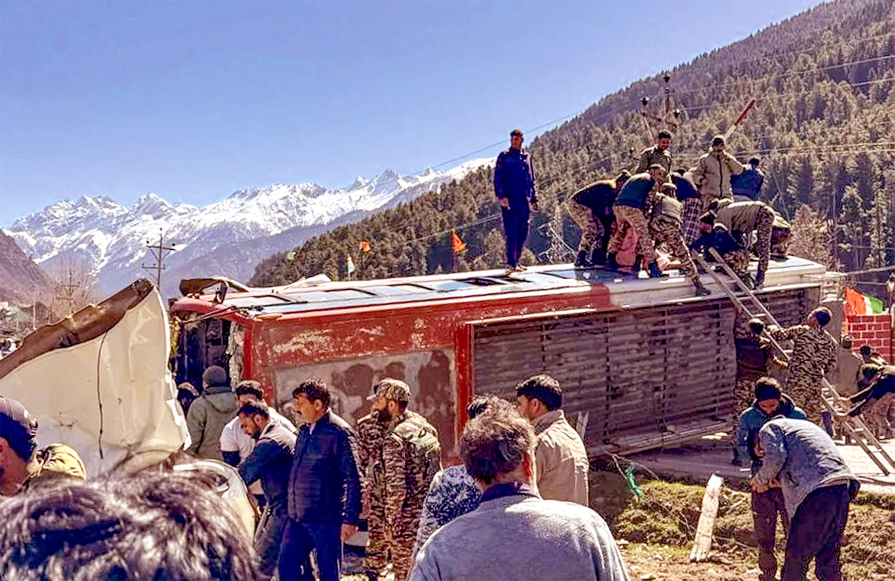 जम्मू-कश्मीर: सड़क दुर्घटना में चार लोगों की मौत